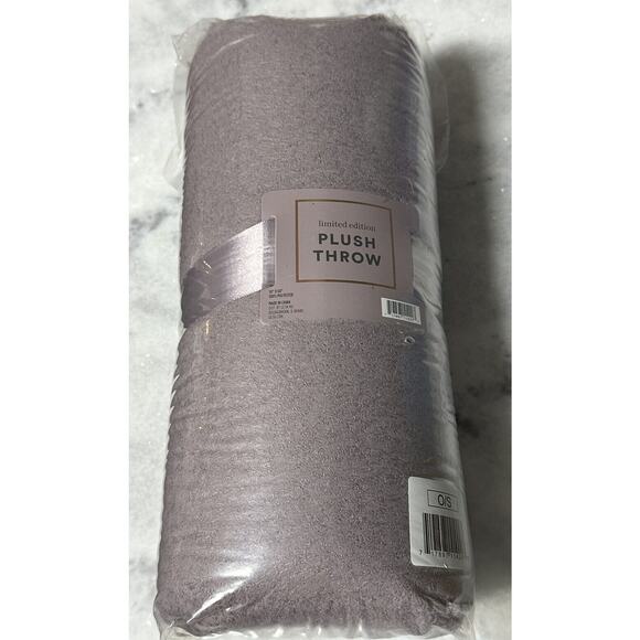 Ulta Beauty Limited Edition Plush Throw Blanket Mauve/Taupe 50” x 60” #B3-3 - Picture 1 of 3